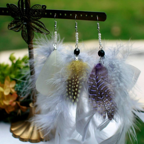 ホワイト フェザー フックイヤリング ホワイト フェザー フックイヤリング