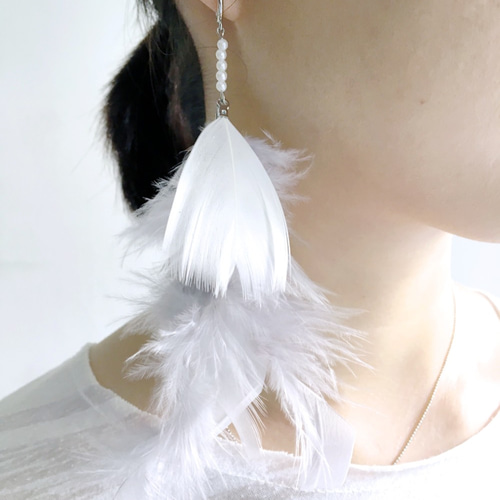 ホワイト フェザー フックイヤリング
