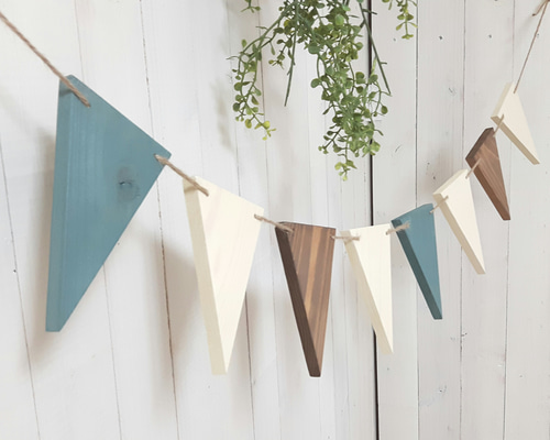 長い三角形¨☆3色のウッドフラッグガーランド☆ ガーランド おやまの