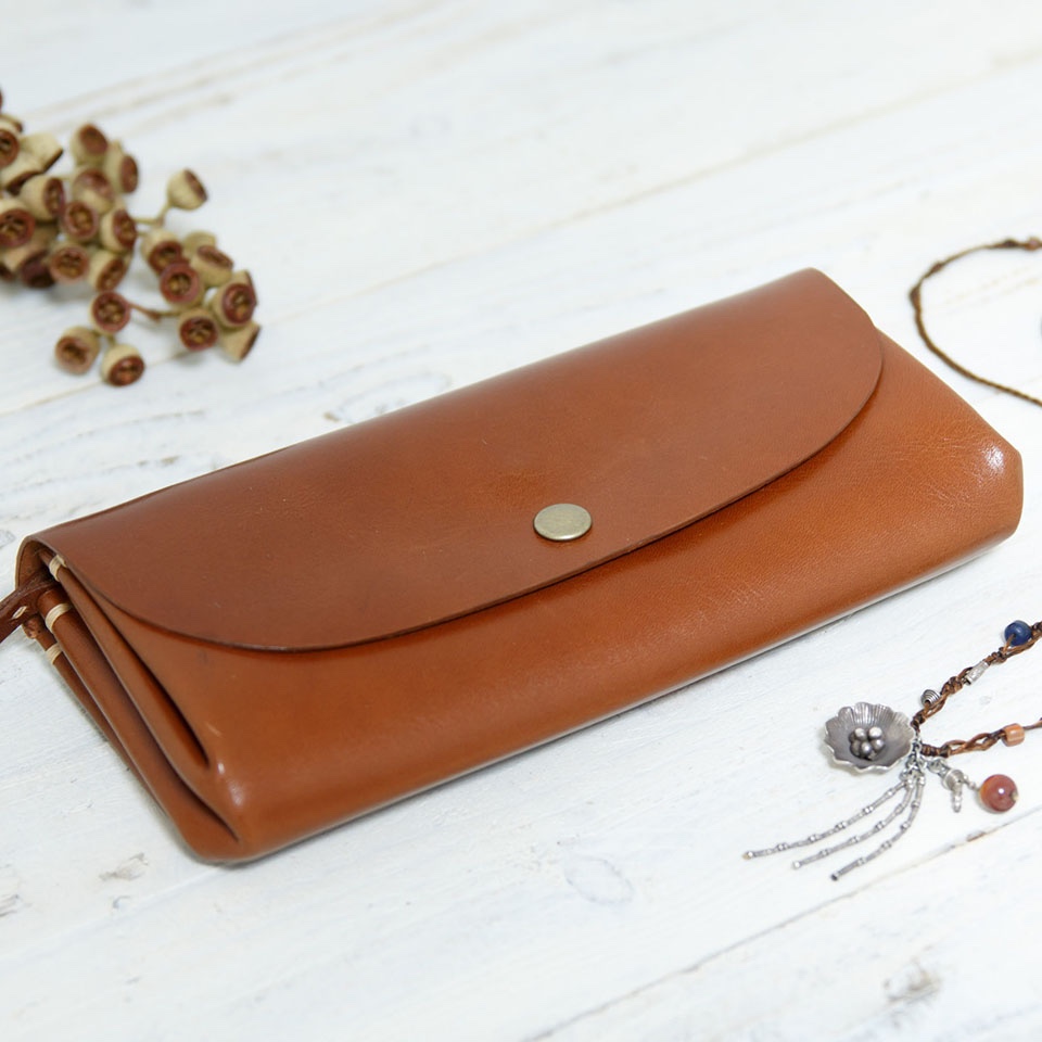 <送料無料 永久無料保証>手縫いの一枚革アコーディオン長財布　ブラウン　牛ヌメ革（キップヌメ）