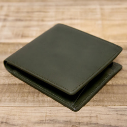 <送料無料>ヌメ革シンプルな二つ折り財布　ダークグリーン（レザー 牛キップヌメ） 1枚目の画像