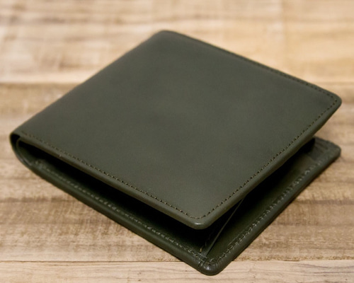 【新品未使用】二つ折り財布（ダークグリーン） 新品未使用】大人気 二つ折り財布 ダークグリーン 小銭入れ付き カード