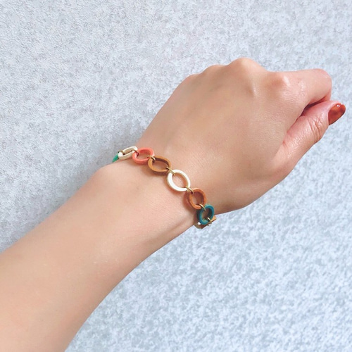 【希望者のみラッピング無料】 カラフルリングのレザーブレスレット《ギフトラッピング ブレスレット・バングル