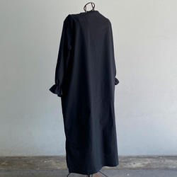 寬鬆的棉亞麻長袖長裙黑色 第8張的照片