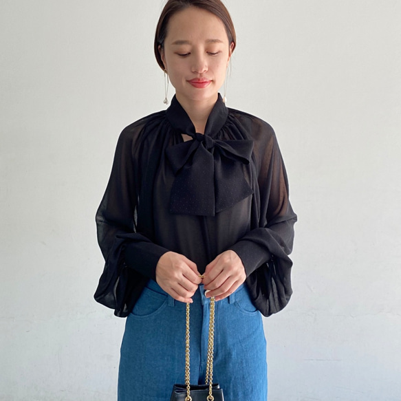 柔軟的氣球袖領結點2路女式襯衫黑色 第4張的照片