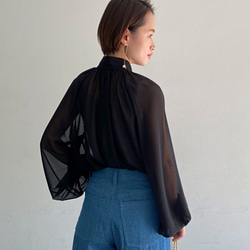 柔軟的氣球袖領結點2路女式襯衫黑色 第6張的照片