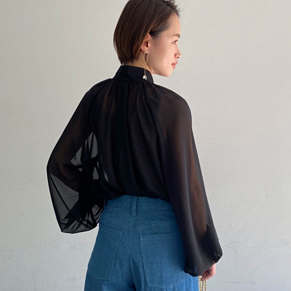柔軟的氣球袖領結點2路女式襯衫黑色 第6張的照片