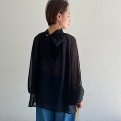 柔軟的氣球袖領結點2路女式襯衫黑色 第8張的照片