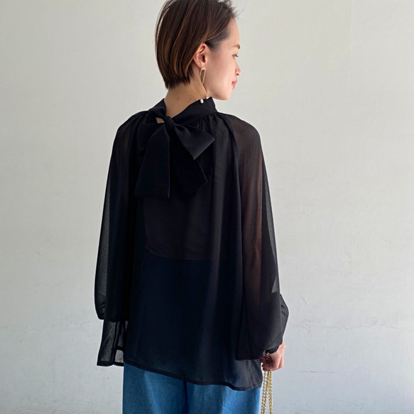 柔軟的氣球袖領結點2路女式襯衫黑色 第8張的照片