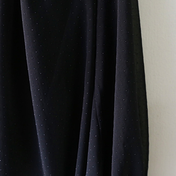 柔軟的氣球袖領結點2路女式襯衫黑色 第10張的照片