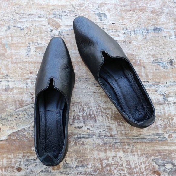 【受注製作】ミニマルなデザインパンプス　カーフレザー使用で履き心地抜群！！　CHICLE HEEL　ブラック 5枚目の画像