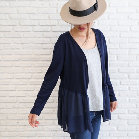 不同材質的喇叭形開襟羊毛衫<Layla>海軍 第3張的照片
