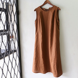 預定於9月底完成捲起緞帶連衣裙亞麻材質連衣裙棕色 第7張的照片