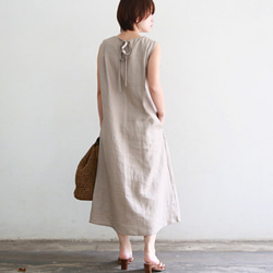 褶back緞帶連衣裙亞麻材質連衣裙米色 第4張的照片
