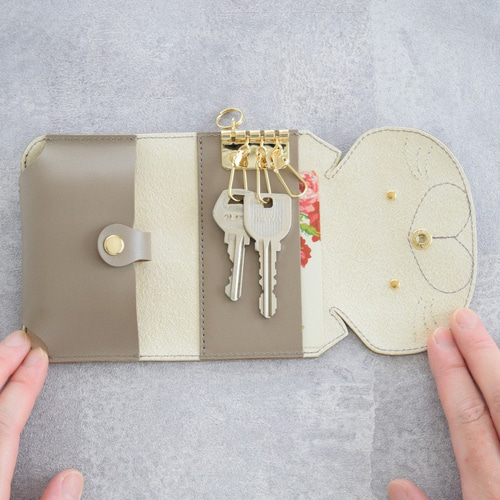 本革 猫型カードも入るスマートキーケース mon+ ｜グレージュ｜ キー