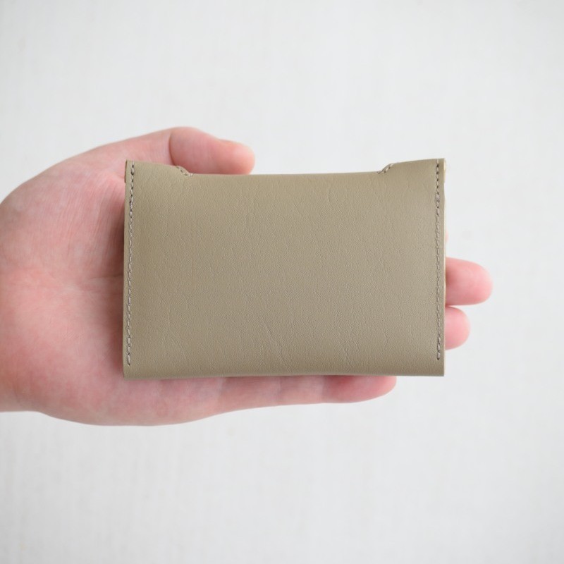 本革　犬型名刺入れ　gon　｜グレージュ｜