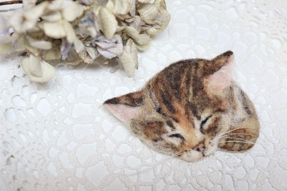 Pocket animal バッチ　キジトラ居眠り子猫ちゃん 1枚目の画像