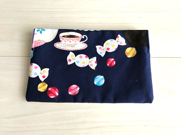 new‼︎♥︎送料無料♥︎マルチケース マスクケース 通帳ケース 手帳ケース カップケーキ キャンディ 猫柄 1枚目の画像
