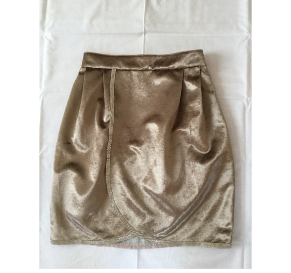ビジュー飾りのベロアのスカート〜秋冬の装いに 5枚目の画像