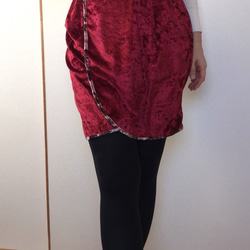 REDベロア ミニスカート〜秋冬の装いに 1枚目の画像