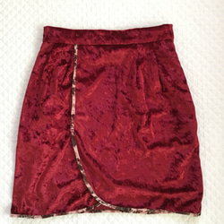 REDベロア ミニスカート〜秋冬の装いに 5枚目の画像