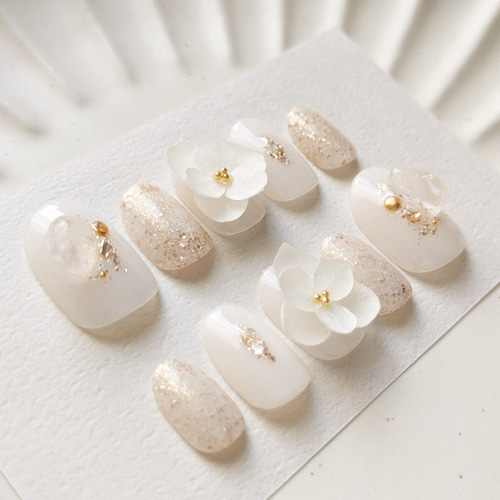 白いお花＊ハンドメイドネイル 見本品 再販多数【本物のお花で作ったネイルチップ】01 白のお花とうるうる