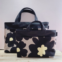 【再販6】大きめサイズの帆布のバッグインバッグ (北欧花柄・ブラック×グレー) 2枚目の画像