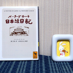 ミニ絵No.5「バイオリンうさぎ１」（原画・陶器フレーム） 3枚目の画像