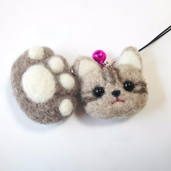 羊毛フェルト/肉球＆猫ちゃんストラップ「受注制作」 羊毛