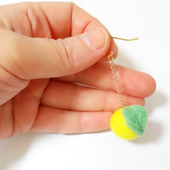柚子耳環柚子柚子羊毛氈15,18,20mm選擇大小的亮黃色/訂單生產 第3張的照片