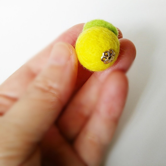 羊毛/ゆず コットンパール ピアス イヤリング  選べるサイズ  明るい黄色 /受注制作 4枚目の画像