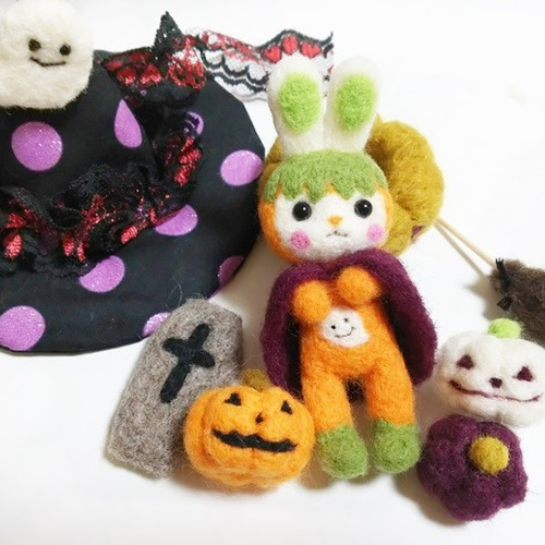【ハロウィン飾り】羊毛フェルト カボチャ帽子のうさぎさん ハロウィン飾り】羊毛フェルト カボチャ帽子のうさぎさん
