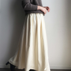 オフホワイトコーデュロイロングスカート 2枚目の画像