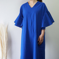 寶藍色喇叭袖連衣裙 第3張的照片