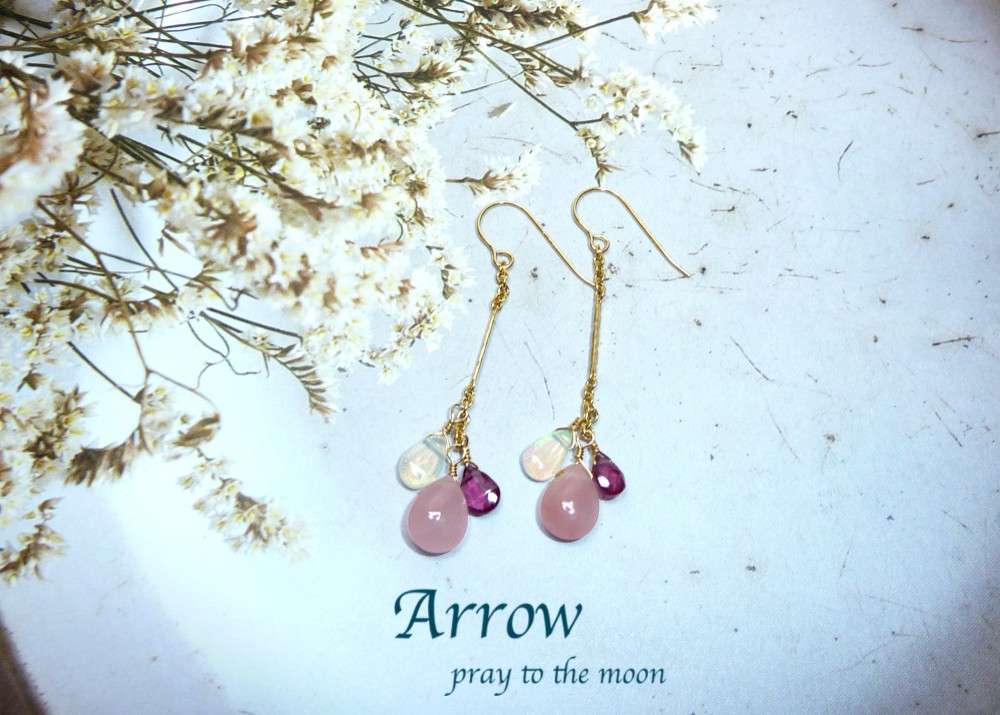 グァバクォーツとクリスタルオパールピアス＊14KGFピアス（フック・チェーン）