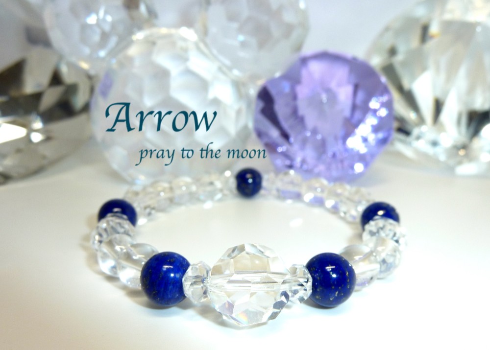 幸せを呼び寄せる＊天然色ラピスラズリとバッキーボールブレスレット