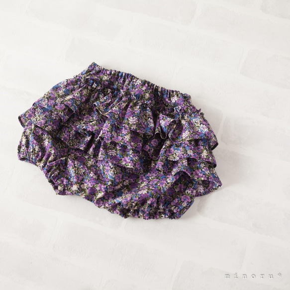 紫の花柄 フリルかぼちゃパンツ 80cm フリルブルマ 1枚目の画像