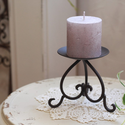 組み立てる鉄製キャンドルスタンド