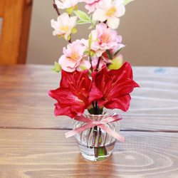 ３月誕生花：ひな祭りに!!水のいらない「桃の花とアマリリス」ガラス器アレンジ　「Creema限定」 3枚目の画像