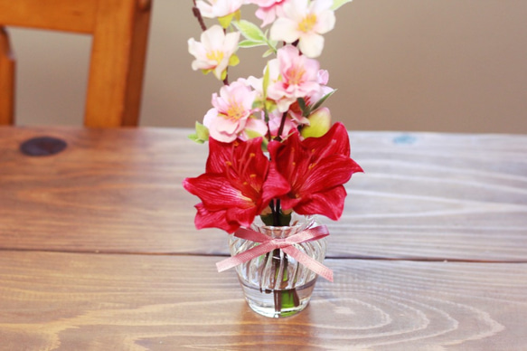 ３月誕生花：ひな祭りに!!水のいらない「桃の花とアマリリス」ガラス器アレンジ　「Creema限定」 3枚目の画像