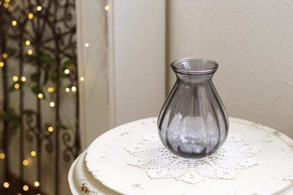 フラワー　ガラス花瓶(グレー) 2枚目の画像