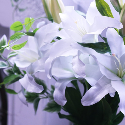 ユリの女王」カサブランカとグリーン 水替え不要!!ガラス花瓶付き