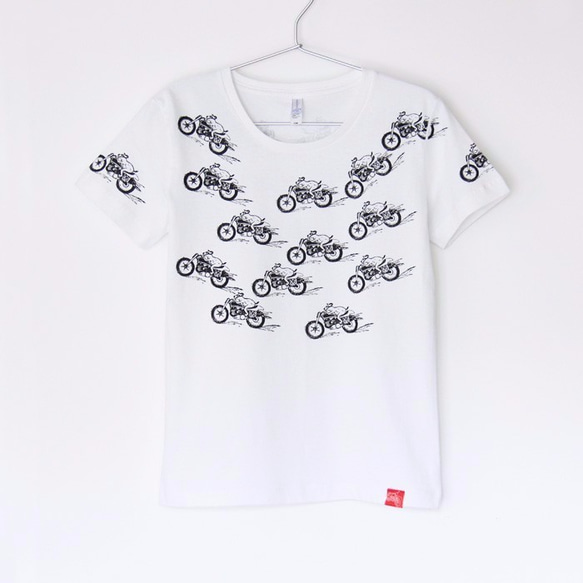 イヌくんのTシャツrunninng around Lady's white x black 2枚目の画像