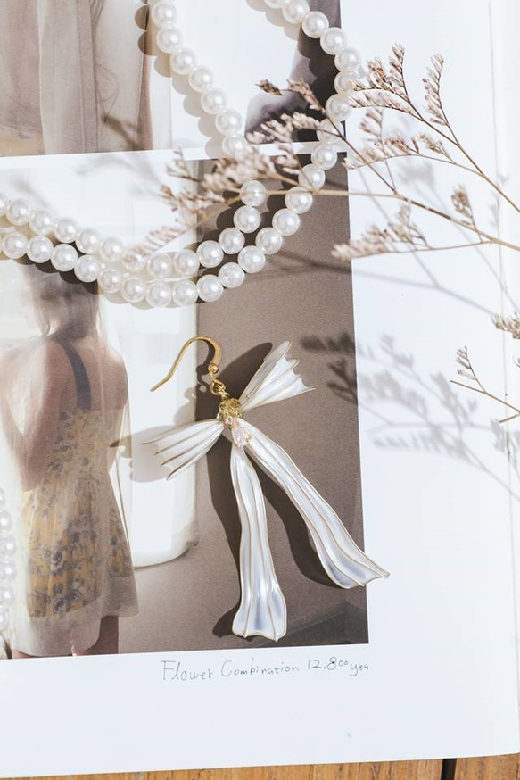 パリ女優次元の弓のイヤリング - パールホワイト 2枚目の画像