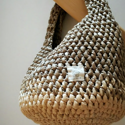 玉編みのコロンとしたバッグ 4枚目の画像