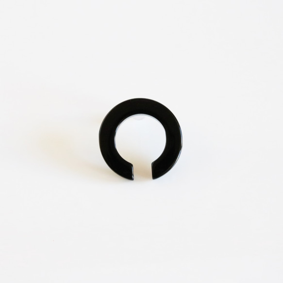 ランドルト環ピアスS（下、片耳、ポスト、黒） 1枚目の画像