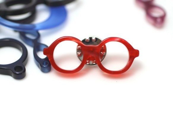 【訳あり品】メガネピンズ（丸メガネ、Sサイズ、短針、赤） 1枚目の画像