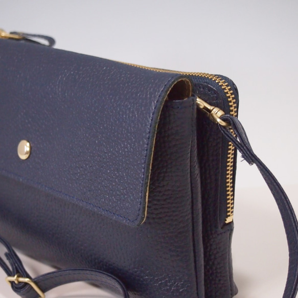 ★手工製作★日本製造★真皮★錢包袋★小背包★翻蓋/L 型拉鍊★單肩包★海軍藍★智慧型手機 第7張的照片