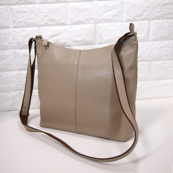 ★手工製作★日本製造★柔軟真皮★大號斜挎包★灰褐色★垂直款式設計★超輕★ 第6張的照片
