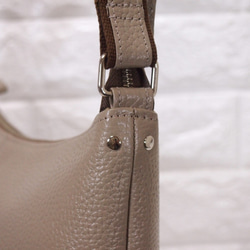 ★手工製作★日本製造★柔軟真皮★大號斜挎包★灰褐色★垂直款式設計★超輕★ 第10張的照片